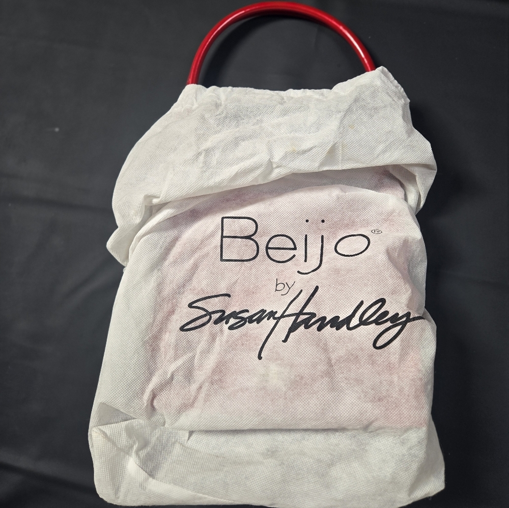 Beijo Red Patent Shoulder Bag - Picture 6 of 6